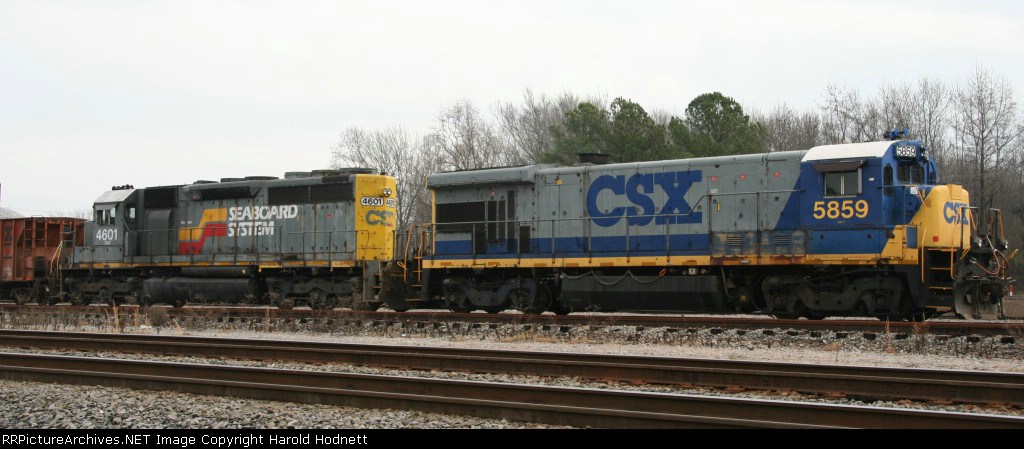 CSX 5859 & CSX 4601 lead a southbound work train